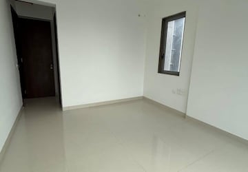 Room in 2 BHK Apartment at Sunteck City Avenue 4, Somani Gram – for Rent