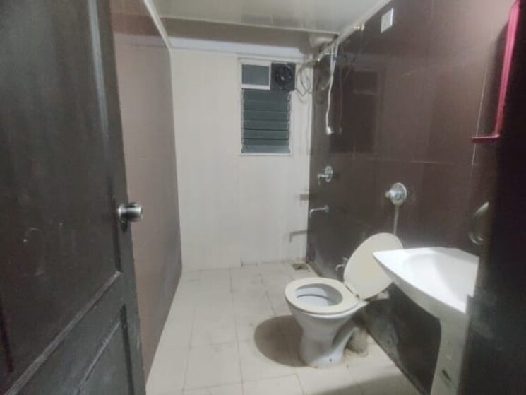 Bathroom, rohan-viti 2 Bedroom 798 Sq.Ft. Apartment In Wakad Pune 9340184
