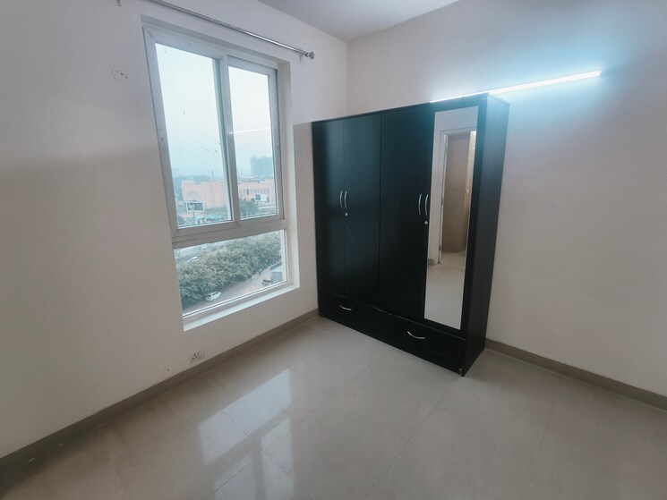 Room, emaar-emerald-estate 3 Bedroom 1395 Sq.Ft. Apartment In Sector 65 Gurgaon 9340351