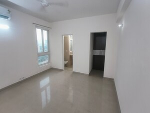 Room in 3 BHK Apartment at Emaar Emerald Estate, Sector 65 – for Rent