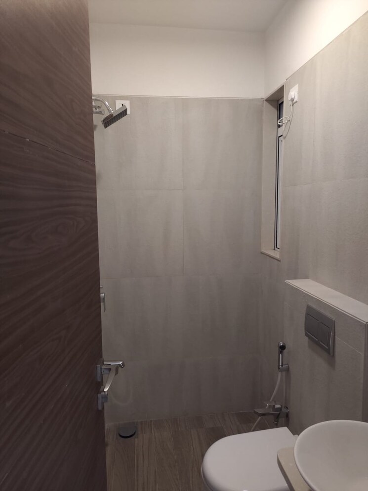 Bathroom, vishwa-bhuvan 2 Bedroom 800 Sq.Ft. Apartment In Chembur Mumbai 9339914