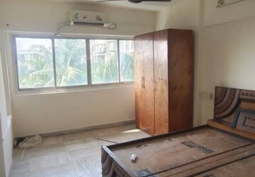 Bedroom in 2 BHK Apartment at Juhu Vishal CHS, Airport Area Juhu – for Rent
