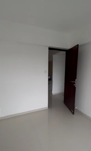 Room in 2 BHK Apartment at Vaibhav Queens Park, Chembur – for Rent