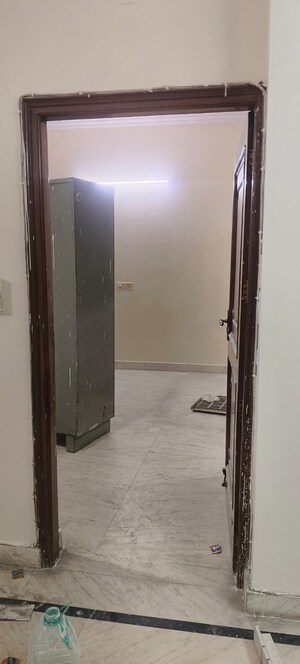 Building Lobby in 2.5 BHK Villa at RWA Apartments Sector 61, Sector 61 – for Rent