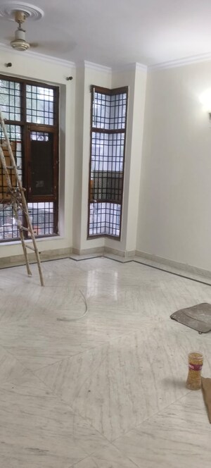 Room in 2.5 BHK Villa at RWA Apartments Sector 61, Sector 61 – for Rent