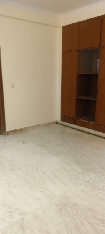 Room in 2.5 BHK Villa at RWA Apartments Sector 61, Sector 61 – for Rent