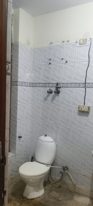 Bathroom in 2.5 BHK Villa at RWA Apartments Sector 61, Sector 61 – for Rent