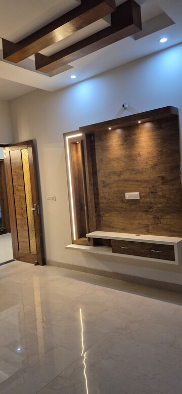 Furnished Amenities in 4 BHK Independent House at Sector 125 – for Sale