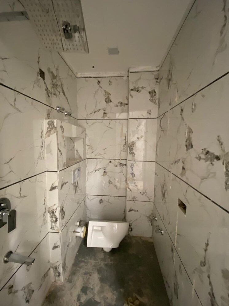 Bathroom, old rajinder nagar 3 Bedroom 900 Sq.Ft. Builder Floor In Old Rajinder Nagar Delhi 9340732