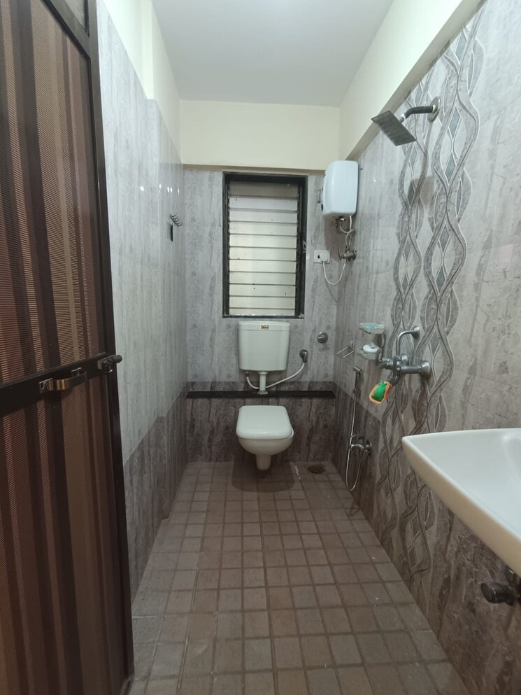 Bathroom, kandivali west 1 Bedroom 600 Sq.Ft. Apartment In Kandivali West Mumbai 9340753