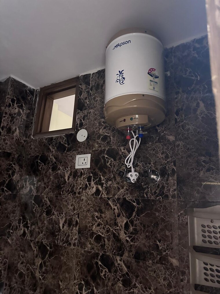 Bathroom, nirman vihar 2 Bedroom 753 Sq.Ft. Builder Floor In Nirman Vihar Delhi 9340822