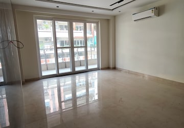 Room in 4 BHK Apartment at Aradhya Homes, Sector 67a – for Rent