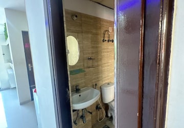 Building Lobby in 3 BHK Builder Floor at Old Rajinder Nagar – for Rent