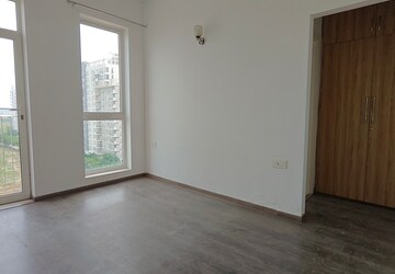 Room in 3 BHK Apartment at Ireo The Corridors, Sector 67a – for Rent