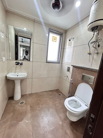 Bathroom in 1 BHK Builder Floor at Sector 55 – for Rent