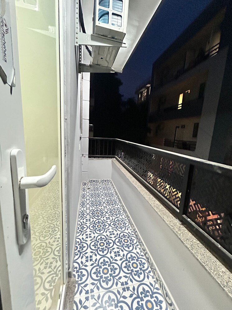 Balcony, sector 55 1 Bedroom 450 Sq.Ft. Builder Floor In Sector 55 Gurgaon 9340841