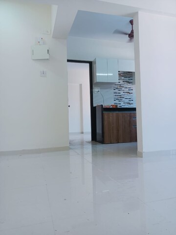 Room in 1 BHK Apartment at Conwood Astoria, Goregaon East – for Rent