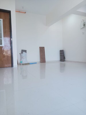 Room in 1 BHK Apartment at Conwood Astoria, Goregaon East – for Rent