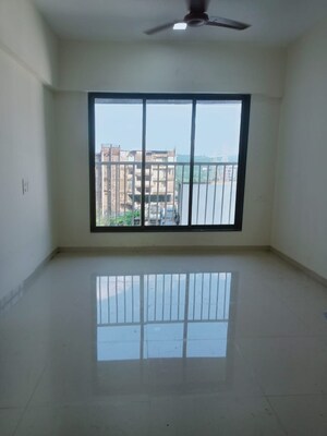 Room in 1 BHK Apartment at Conwood Astoria, Goregaon East – for Rent