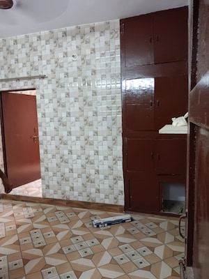 Furnished Amenities in 2 BHK Builder Floor at Nirman Vihar – for Rent