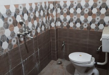 Bathroom in 6 BHK Independent House at Lanka – for Sale