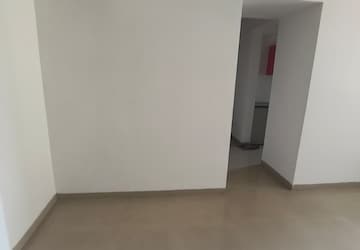 Room in 2 BHK Apartment at Puranik Hometown, Ghodbunder Road – for Rent