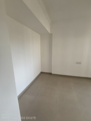 Room in 2 BHK Apartment at Puranik Hometown, Ghodbunder Road – for Rent