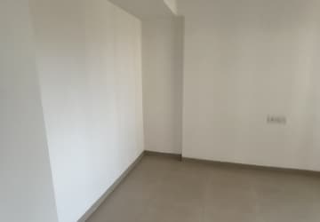 Room in 2 BHK Apartment at Puranik Hometown, Ghodbunder Road – for Rent