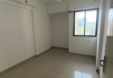 Room in 2 BHK Apartment at Puranik Hometown, Ghodbunder Road – for Rent