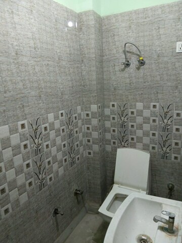 Bathroom in 2 BHK Builder Floor at Nirman Vihar – for Rent