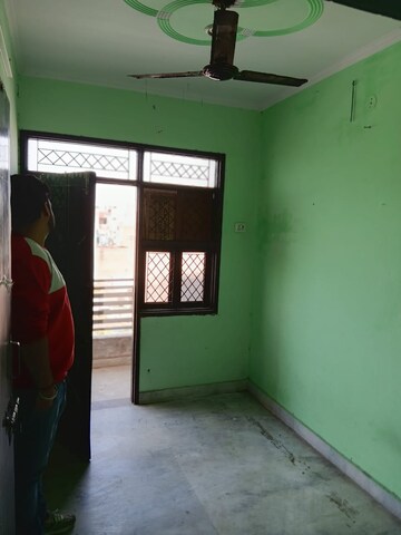 Room in 2 BHK Builder Floor at Nirman Vihar – for Rent