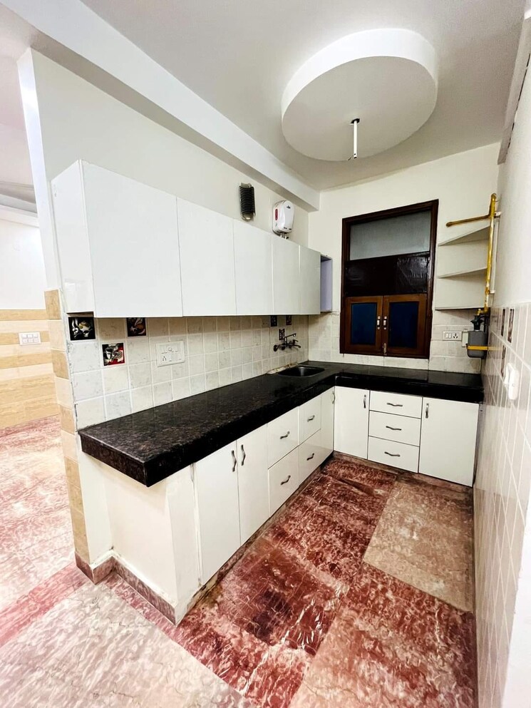 Kitchen, nirman vihar 2 Bedroom 902 Sq.Ft. Builder Floor In Nirman Vihar Delhi 9341016