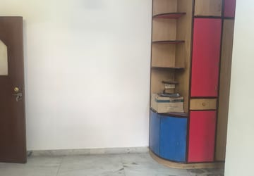 Room in 3.5 BHK Apartment at ATS Green III, Sector 50 – for Rent