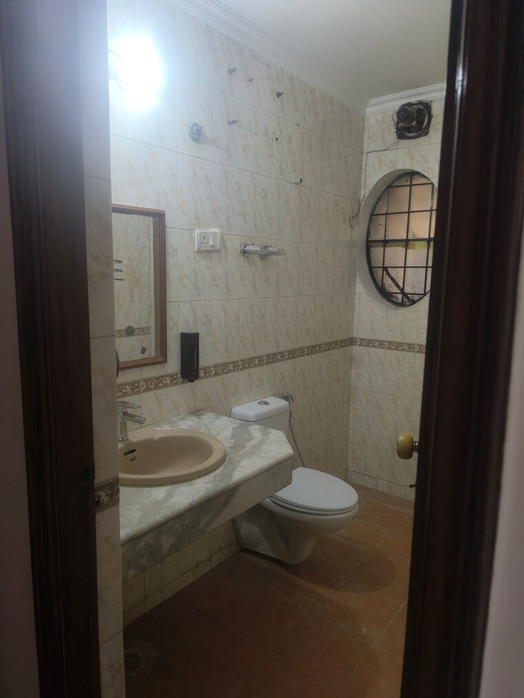 Bathroom, ats-green-iii 3.5 Bedroom 2700 Sq.Ft. Apartment In Sector 50 Noida 9341033