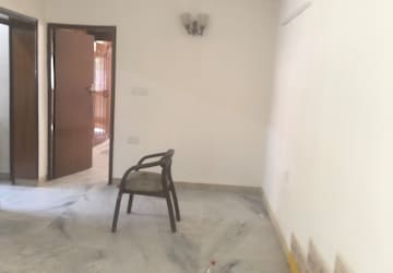 Room in 3.5 BHK Apartment at ATS Green III, Sector 50 – for Rent