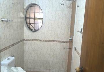 Bathroom in 3.5 BHK Apartment at ATS Green III, Sector 50 – for Rent