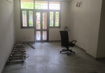 Room in 3.5 BHK Apartment at ATS Green III, Sector 50 – for Rent