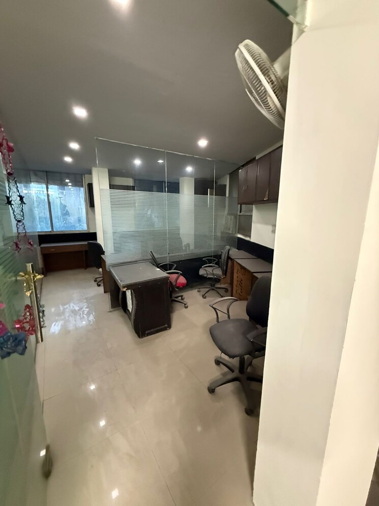 Team Area, nirman vihar Commercial Office Space 600 Sq.Ft. In Nirman Vihar Delhi 9341038