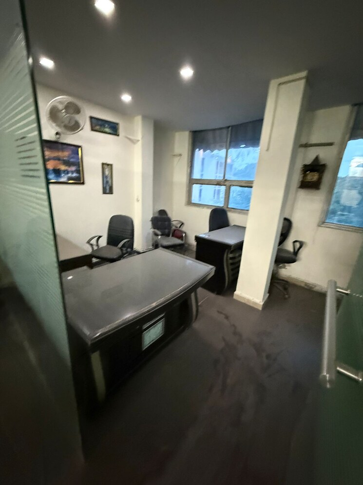 Team Area, nirman vihar Commercial Office Space 600 Sq.Ft. In Nirman Vihar Delhi 9341038