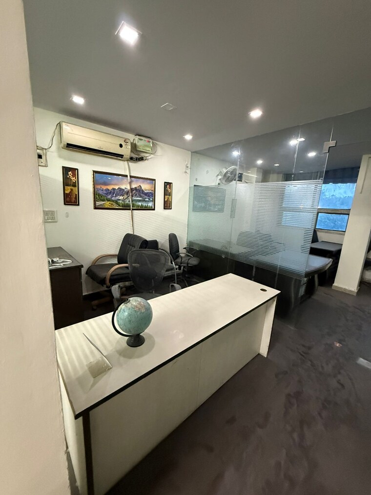 Team Area, nirman vihar Commercial Office Space 600 Sq.Ft. In Nirman Vihar Delhi 9341038