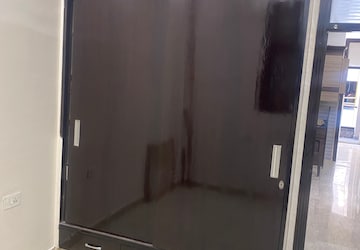 Furnished Amenities in 4 BHK Apartment at Prabhadevi – for Rent