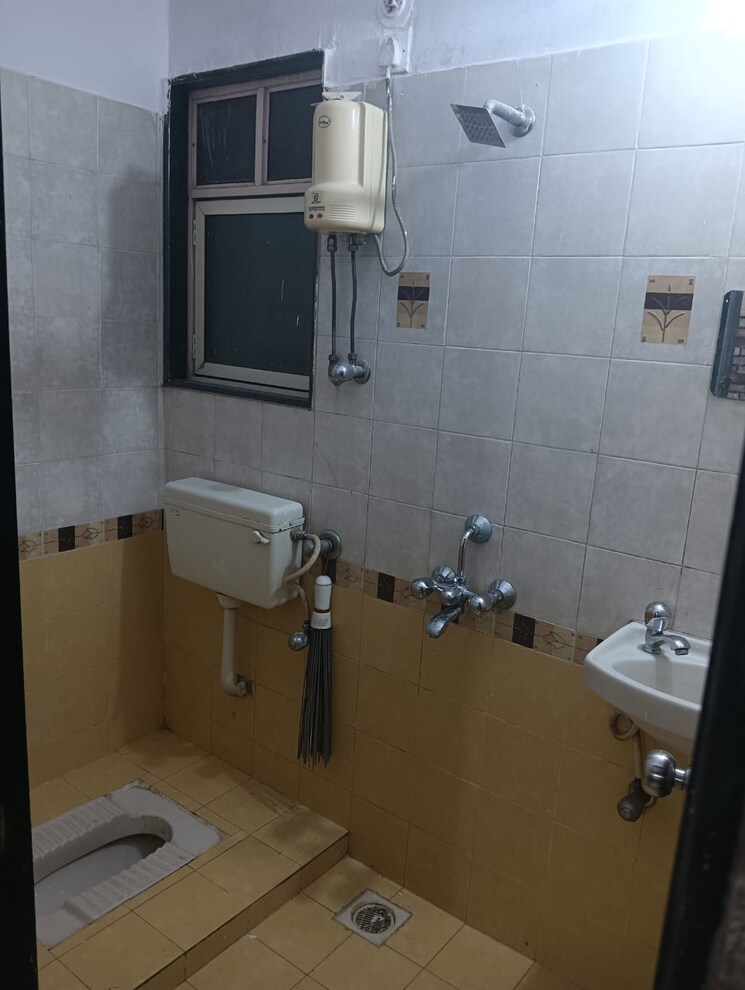 Bathroom, bhoomi-park 1 Bedroom 560 Sq.Ft. Apartment In Malad West Mumbai 9341066