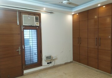 Master Bedroom in 3 BHK Builder Floor at Chittaranjan Park – for Rent