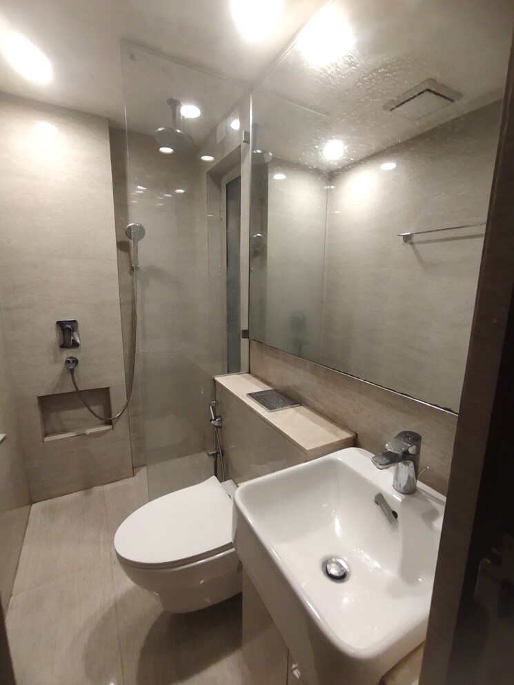 Bathroom, hiranandani-regent-hill 1 Bedroom 379 Sq.Ft. Apartment In Powai Mumbai 9341068