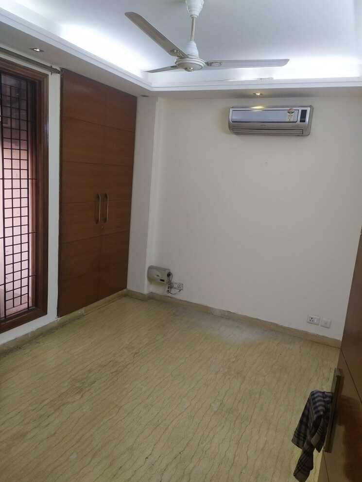 Master Bedroom, chittaranjan park 3 Bedroom 1500 Sq.Ft. Builder Floor In Chittaranjan Park Delhi 9341087