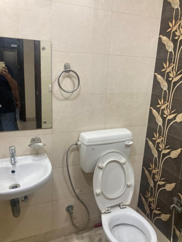 Bathroom, nirman vihar 2 Bedroom 741 Sq.Ft. Builder Floor In Nirman Vihar Delhi 9341089