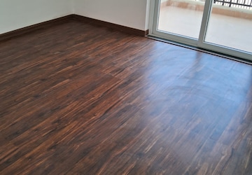 Room in 3 BHK Apartment at Amolik Residency, Sector 86 – for Sale