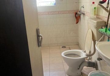 Bathroom in 3 BHK Apartment at Zahra Tower, Worli – for Rent