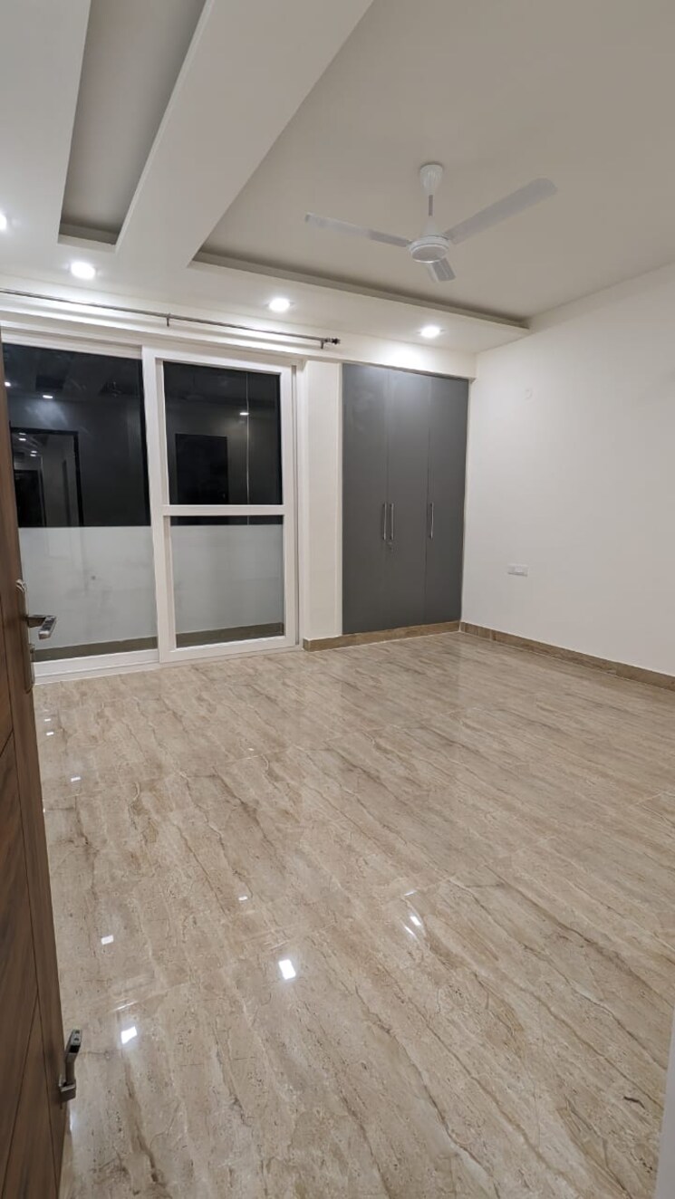 Room, amolik-residency 2 Bedroom 120 Sq.Yd. Apartment In Sector 86 Faridabad 9341133