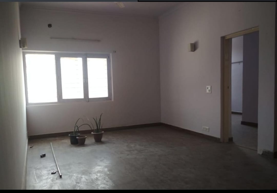3 BHK Builder Floor For Rent in Arun Vihar Sector 37